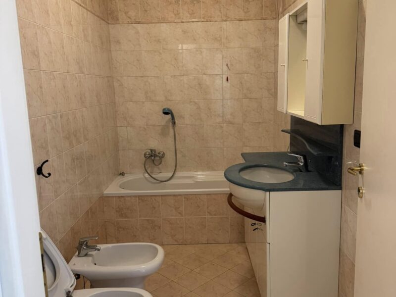 3LOCALI / 100MQ./ PADERNO DUGNANO (frazione Incirano)