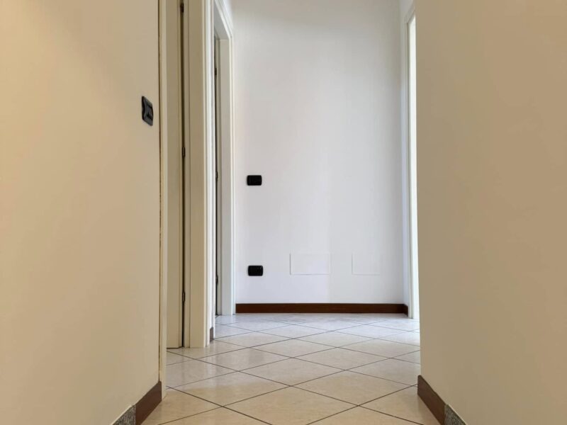 3LOCALI / 100MQ./ PADERNO DUGNANO (frazione Incirano)