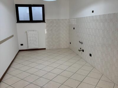 3LOCALI / 100MQ./ PADERNO DUGNANO (frazione Incirano)