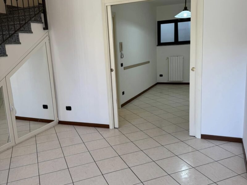 3LOCALI / 100MQ./ PADERNO DUGNANO (frazione Incirano)