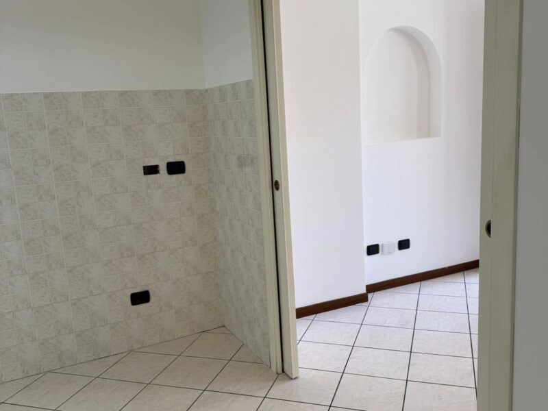 3LOCALI / 100MQ./ PADERNO DUGNANO (frazione Incirano)