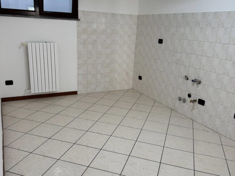 3LOCALI / 100MQ./ PADERNO DUGNANO (frazione Incirano)
